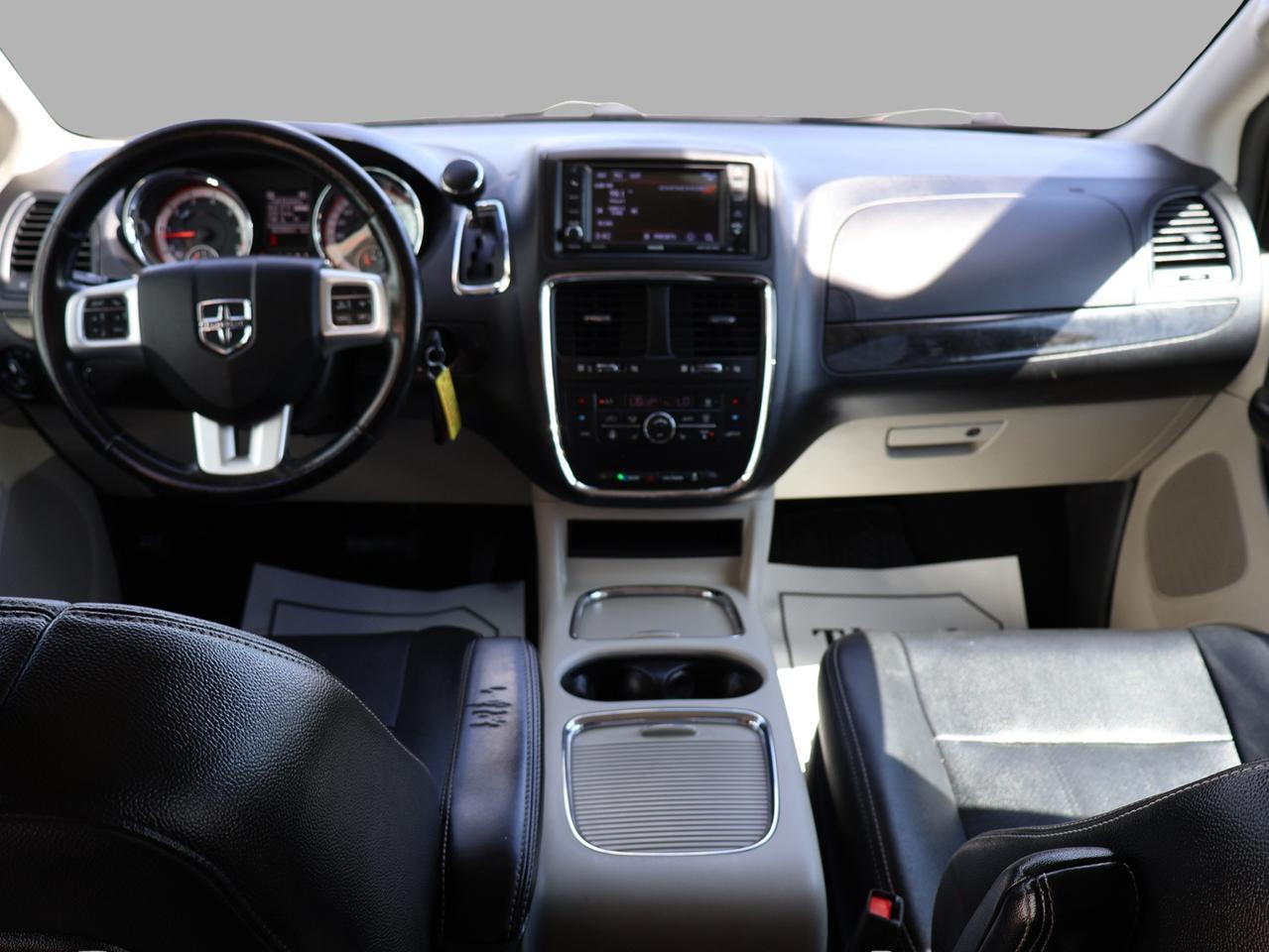 2018 Dodge Grand Caravan CREW PLUS CERTIFIED *SERVICE RECORDS* CAMERA NAV BLUETOOTH DVD LEATHER HEATED SEATS CRUISE ALLOYS Photo