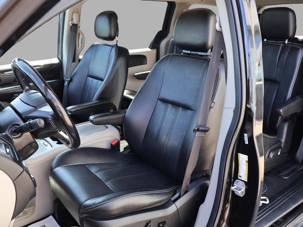 2018 Dodge Grand Caravan CREW PLUS CERTIFIED *SERVICE RECORDS* CAMERA NAV BLUETOOTH DVD LEATHER HEATED SEATS CRUISE ALLOYS Photo