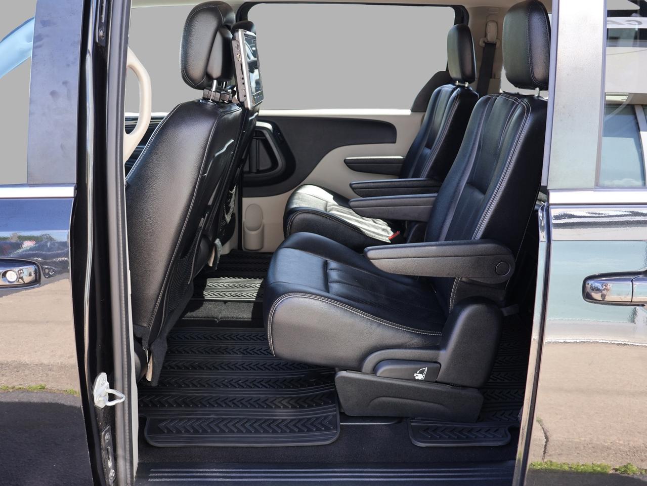 2018 Dodge Grand Caravan CREW PLUS CERTIFIED *SERVICE RECORDS* CAMERA NAV BLUETOOTH DVD LEATHER HEATED SEATS CRUISE ALLOYS Photo