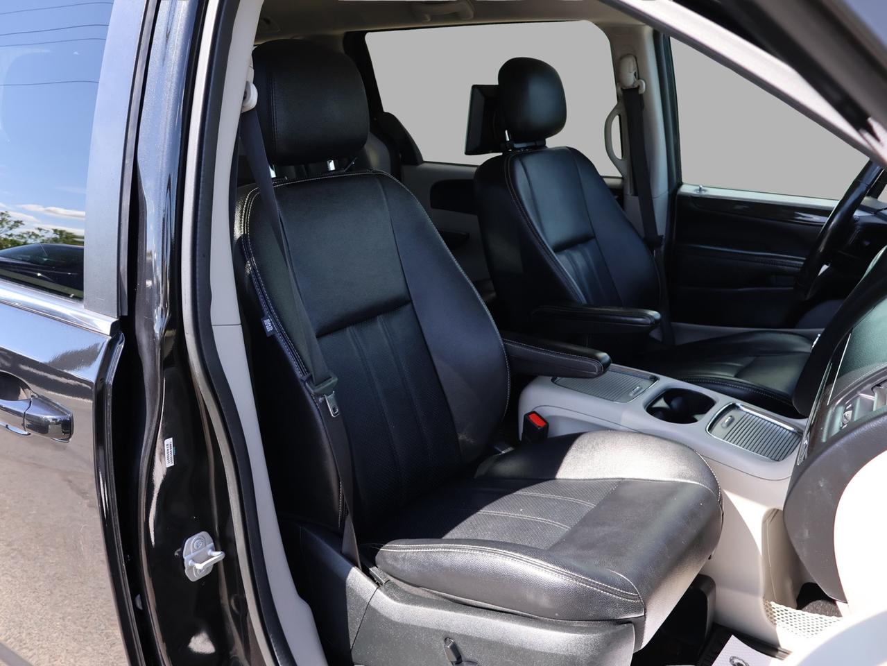 2018 Dodge Grand Caravan CREW PLUS CERTIFIED *SERVICE RECORDS* CAMERA NAV BLUETOOTH DVD LEATHER HEATED SEATS CRUISE ALLOYS Photo