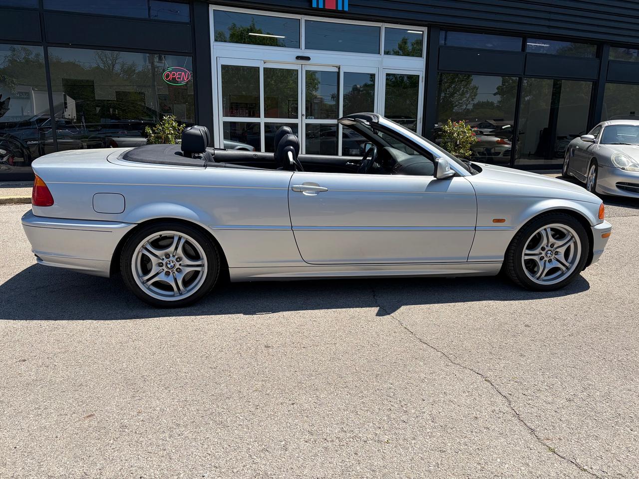 2001 BMW 3 Series 330CI Photo