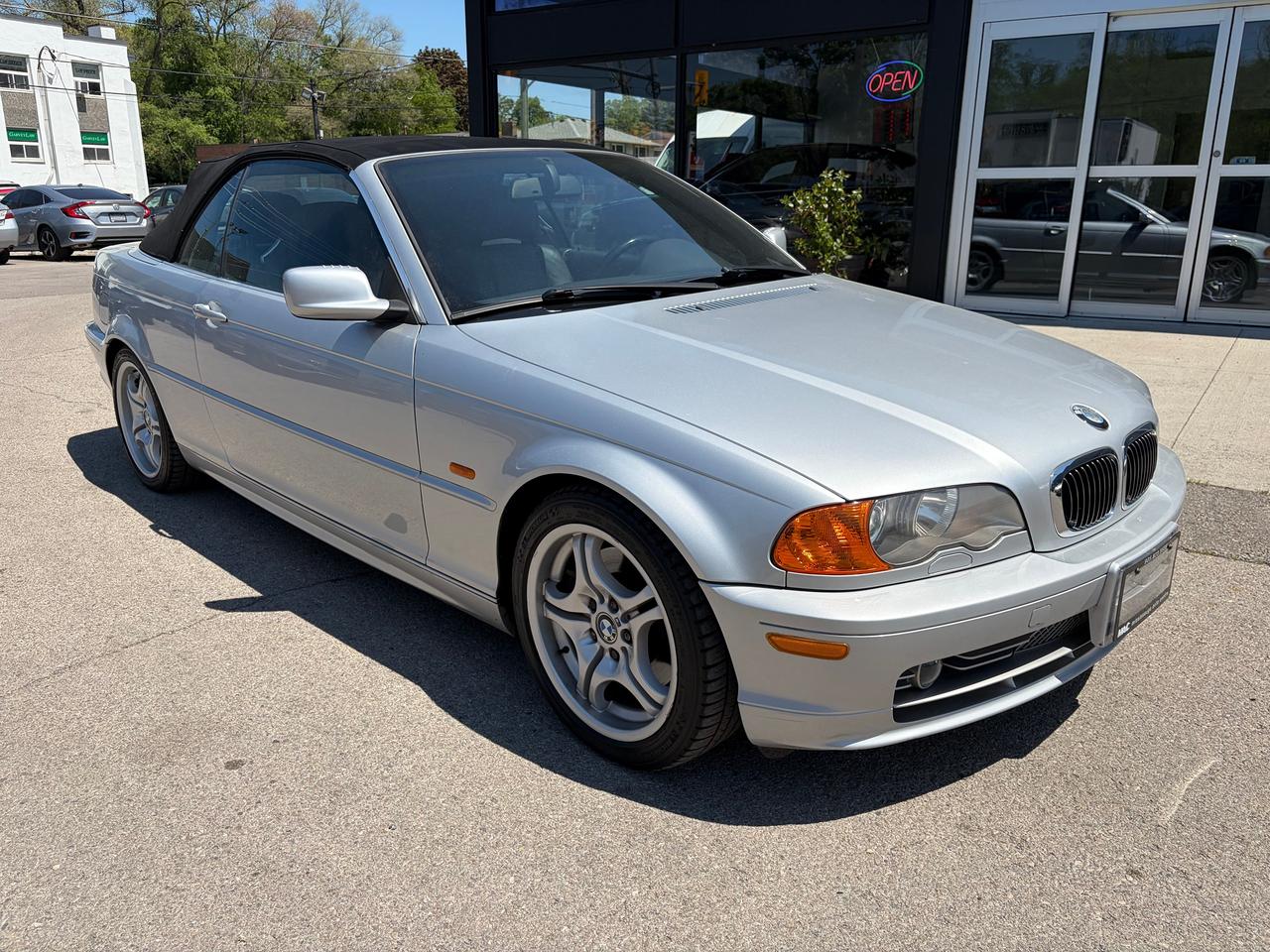 2001 BMW 3 Series 330CI Photo