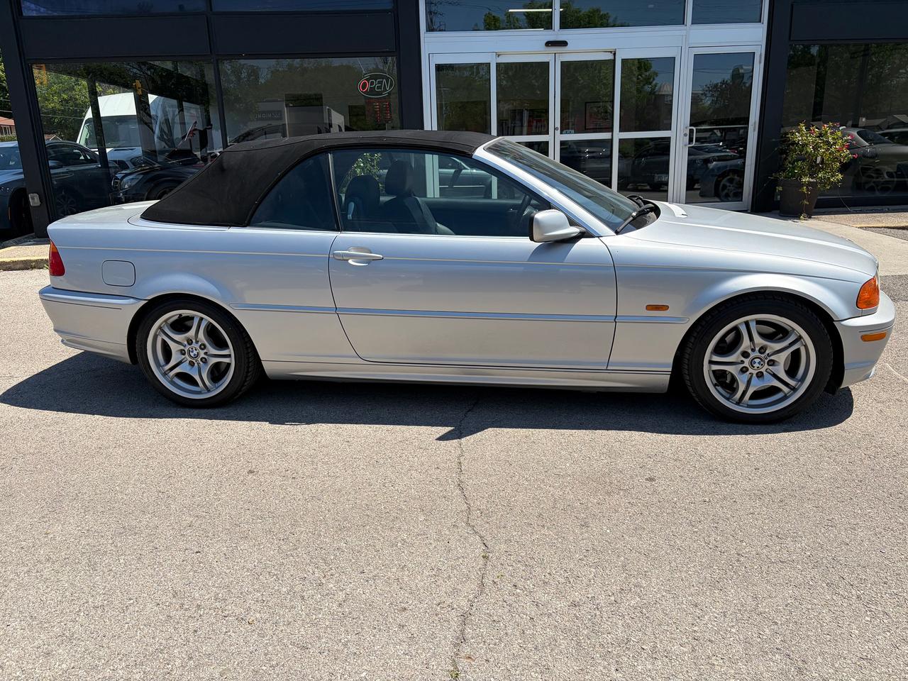 2001 BMW 3 Series 330CI Photo