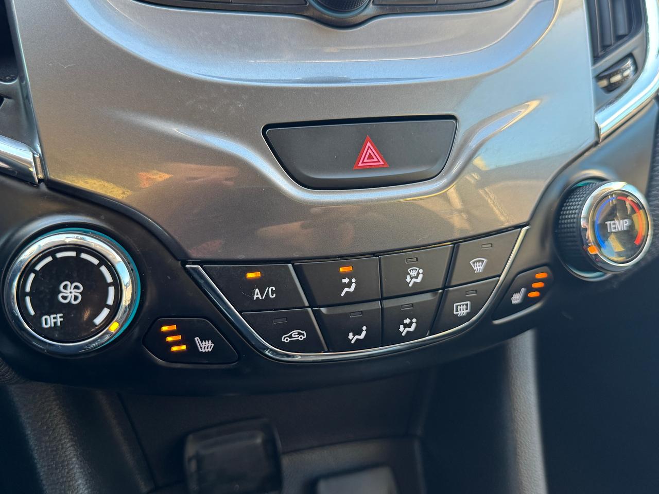 2018 Chevrolet Cruze LT+LOW KMS+Service Records+CLEAN CARFAX Photo