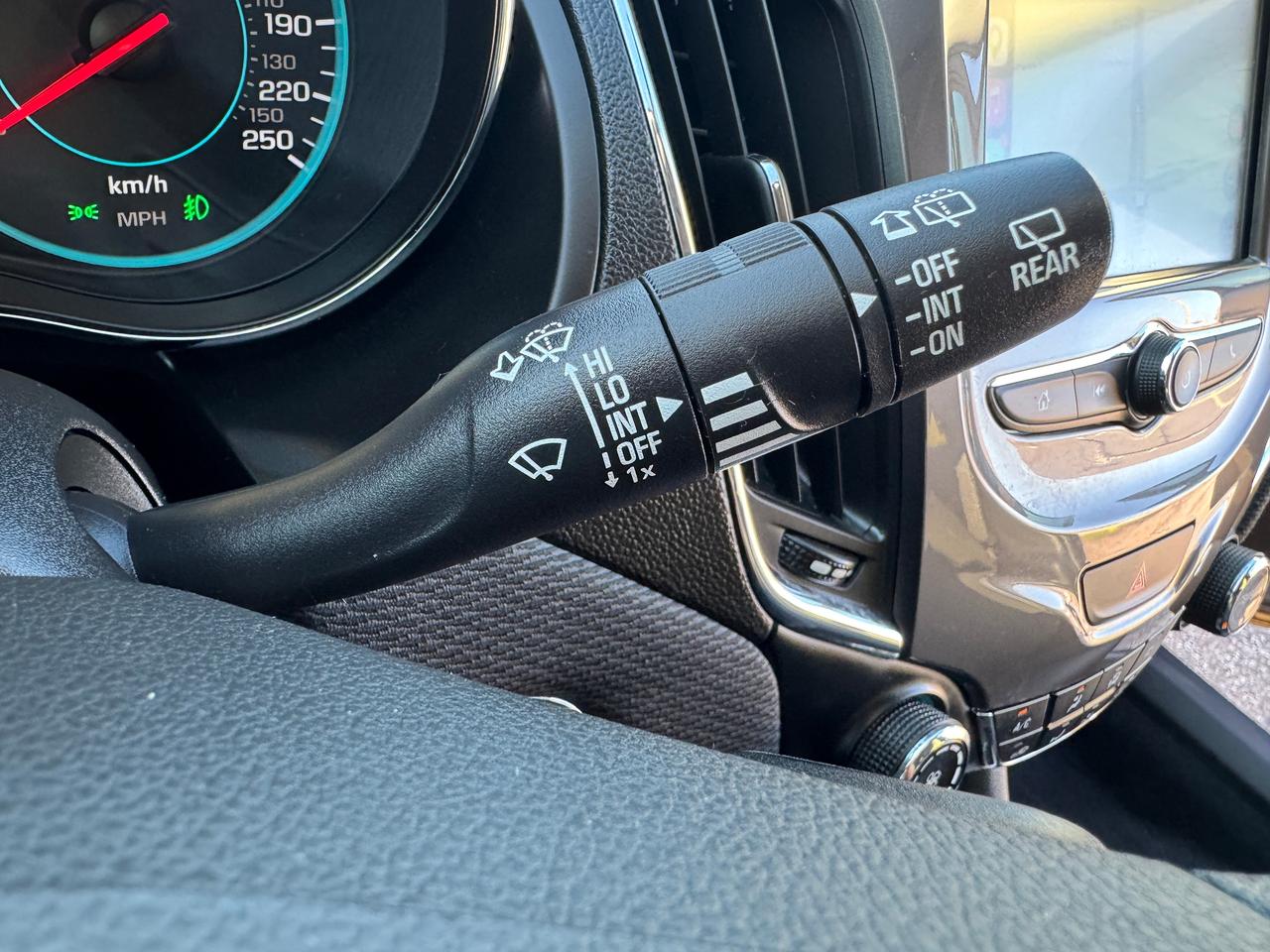 2018 Chevrolet Cruze LT+LOW KMS+Service Records+CLEAN CARFAX Photo