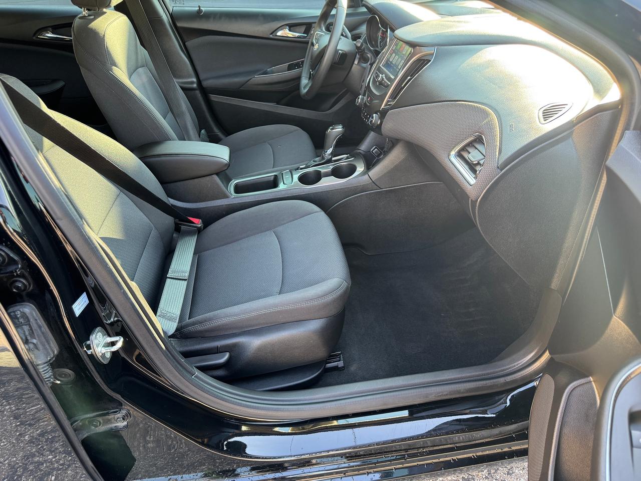 2018 Chevrolet Cruze LT+LOW KMS+Service Records+CLEAN CARFAX Photo