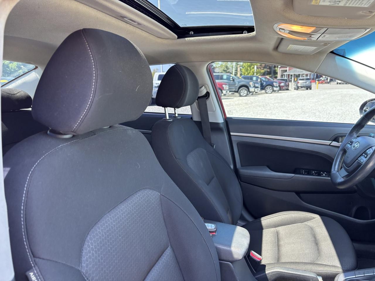 2017 Hyundai Elantra Limited Photo