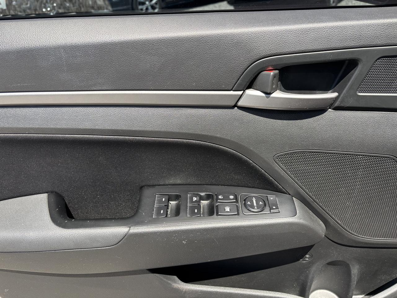 2017 Hyundai Elantra Limited ~ONTARIO CAR~ Photo