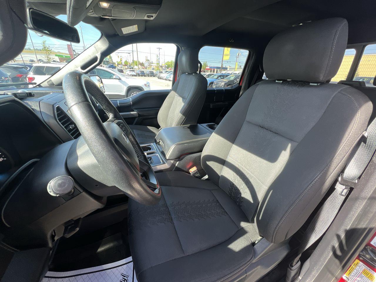 2020 Ford F-150 XLT 4X4, BACK UP CAMERA, HEATED SEATS, POWER DRIVER SEATS!! Photo