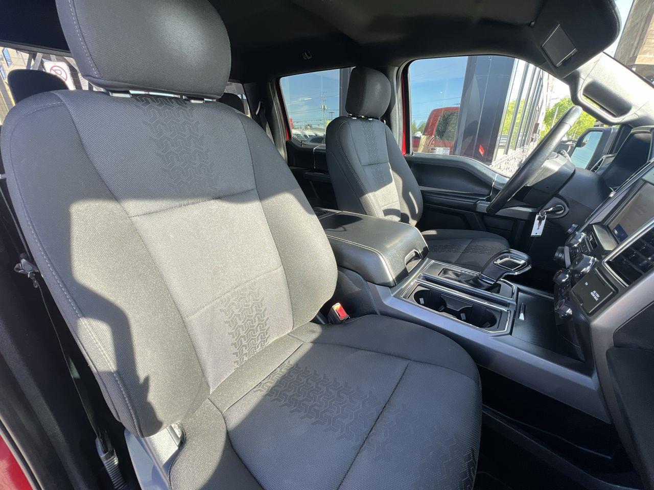 2020 Ford F-150 XLT 4X4, BACK UP CAMERA, HEATED SEATS, POWER DRIVER SEATS!! Photo