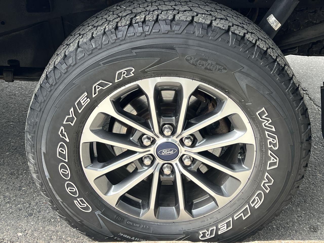 2020 Ford F-150 XLT 4X4, SIRIUS XM, BACK UP CAM, POWER SEATS, NAV, HEATED SEATS!! Photo