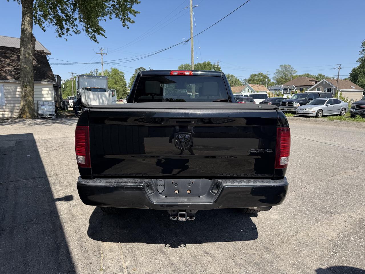 2014 RAM 1500 ST Photo3