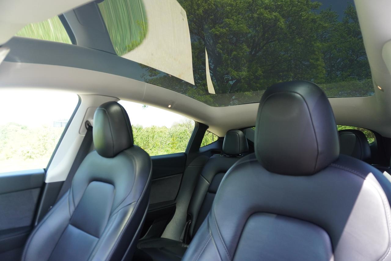 2020 Tesla Model Y LONG RANGE / FULL FSD / CLEAN CARFAX Photo