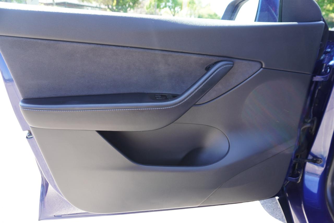 2020 Tesla Model Y LONG RANGE / FULL FSD / CLEAN CARFAX Photo