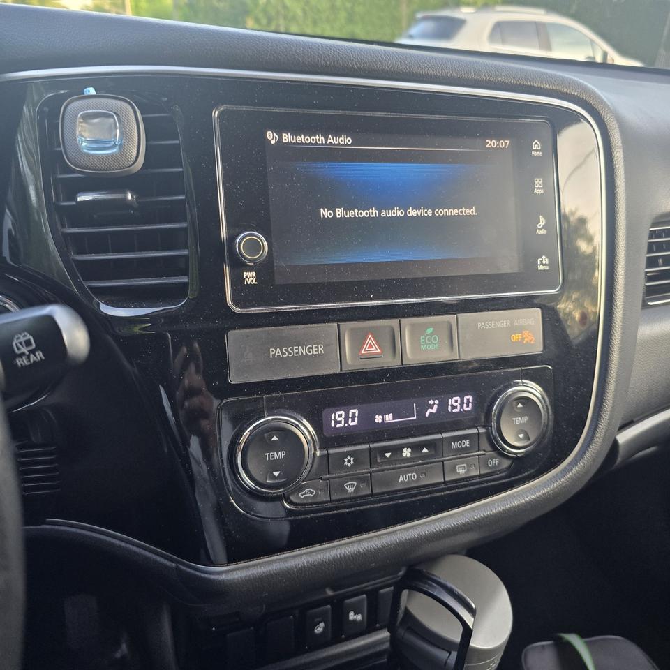 2017 Mitsubishi Outlander ES Photo