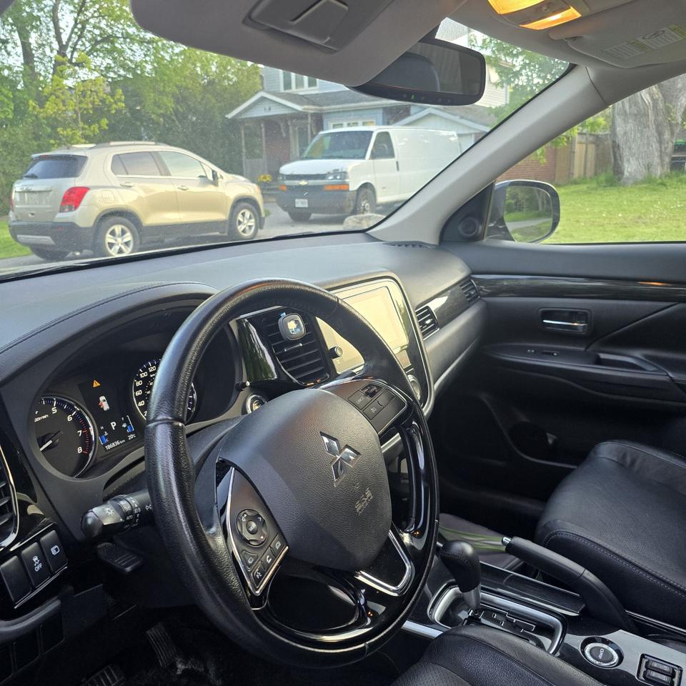 2017 Mitsubishi Outlander ES Photo