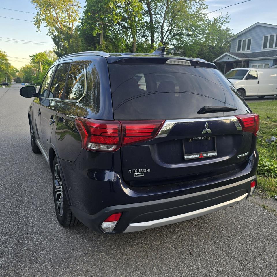 2017 Mitsubishi Outlander ES Photo3