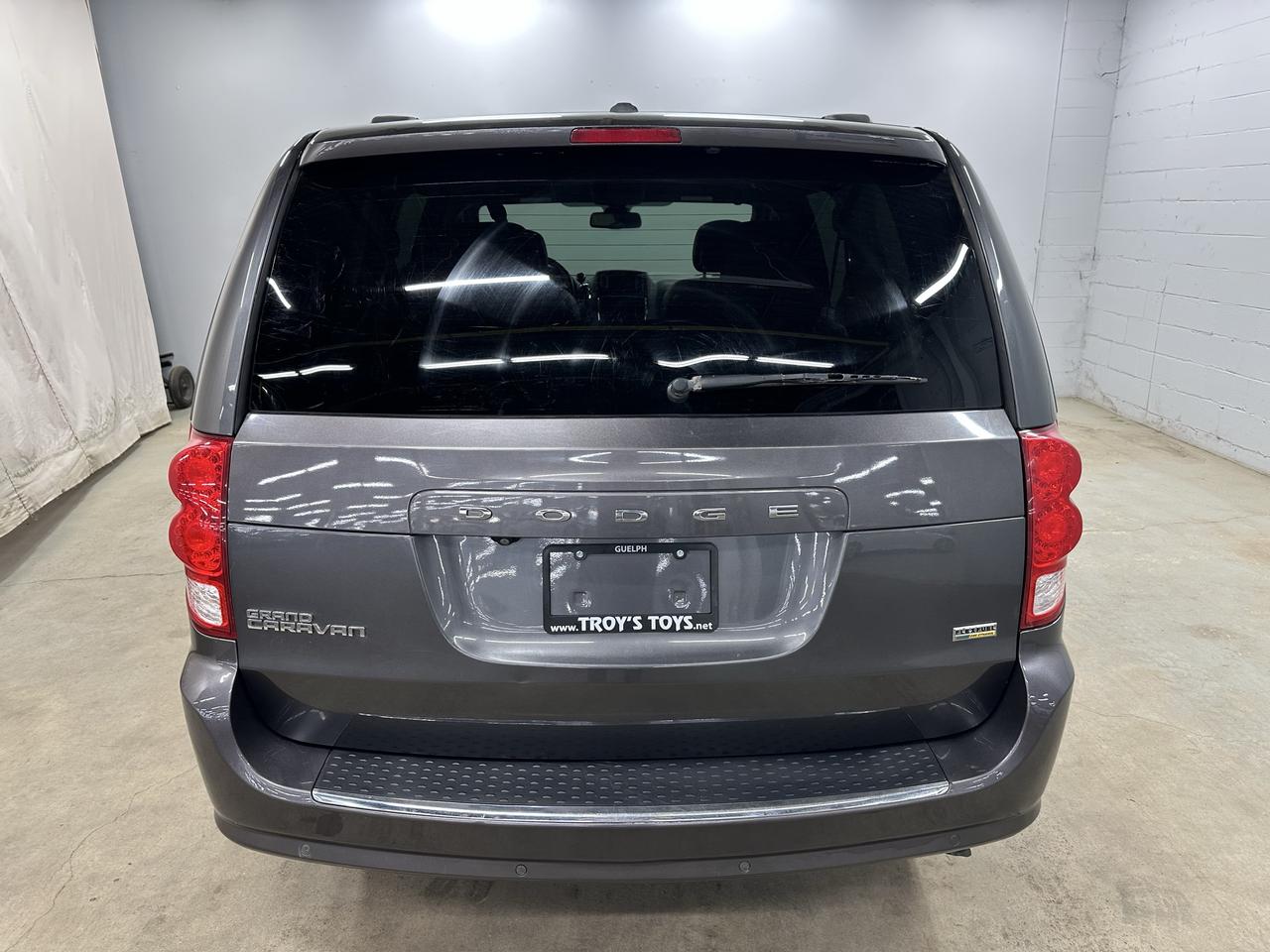 2018 Dodge Grand Caravan SXT Premium Plus Photo4