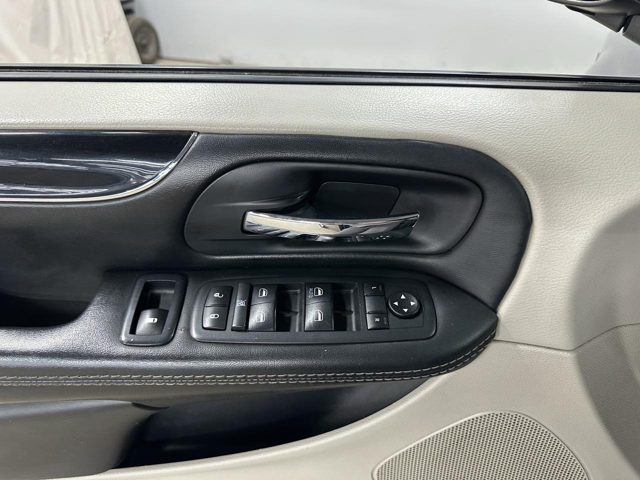 2018 Dodge Grand Caravan SXT Premium Plus Photo13