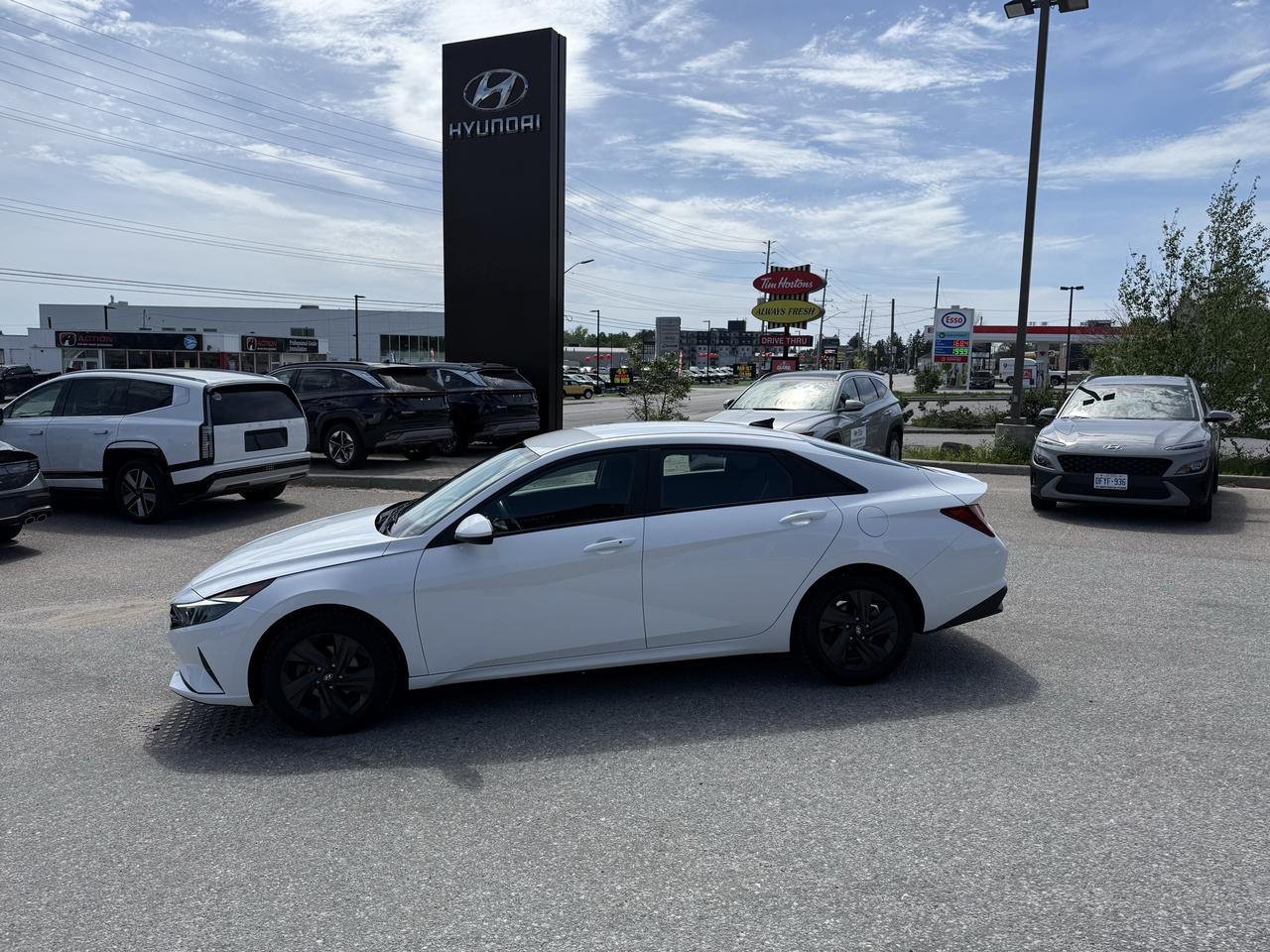 2023 Hyundai Elantra Preferred Photo2