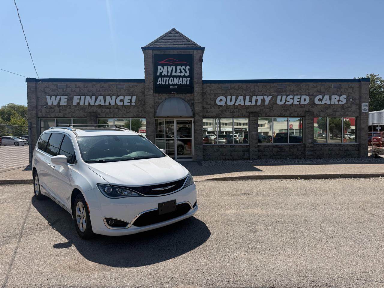 Used 2017 Chrysler Pacifica Touring-L Plus for sale in Sarnia, ON