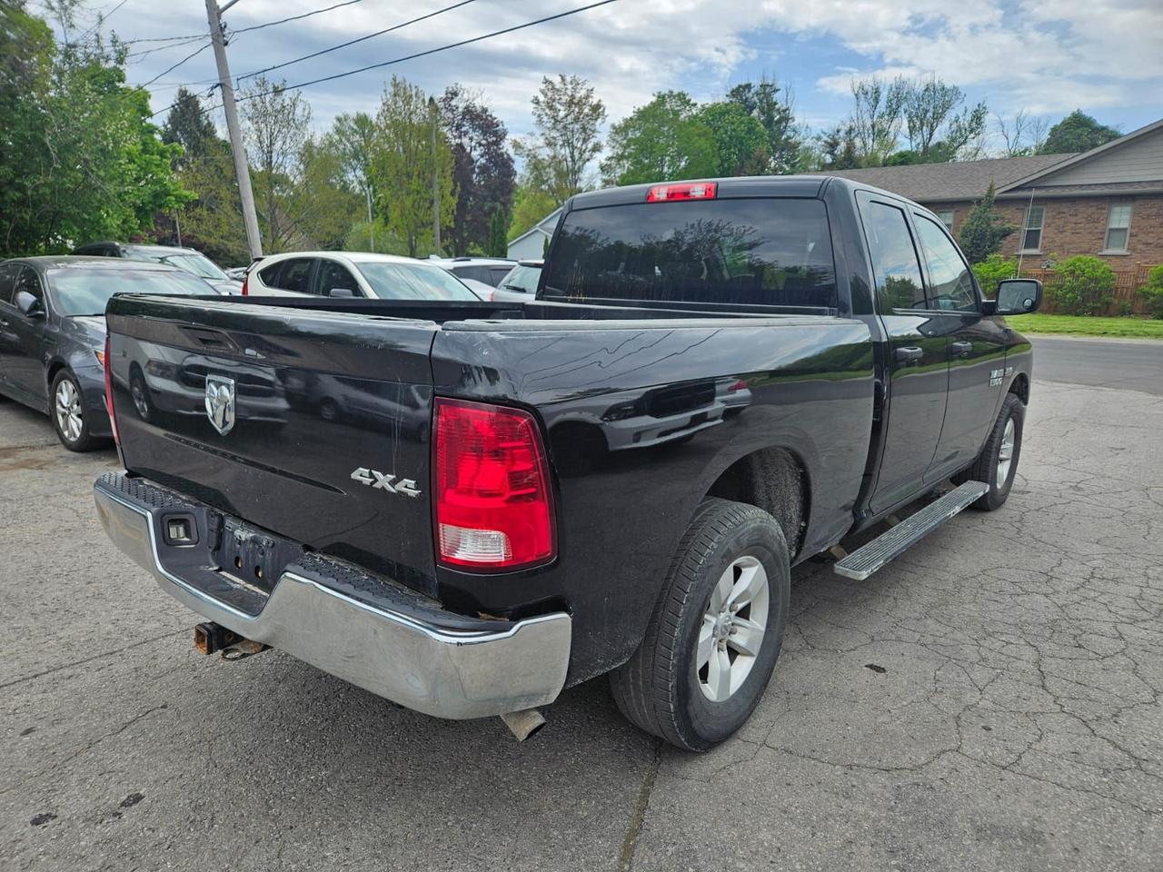 2017 RAM 1500 4WD QUAD CAB 140.5" ST Photo