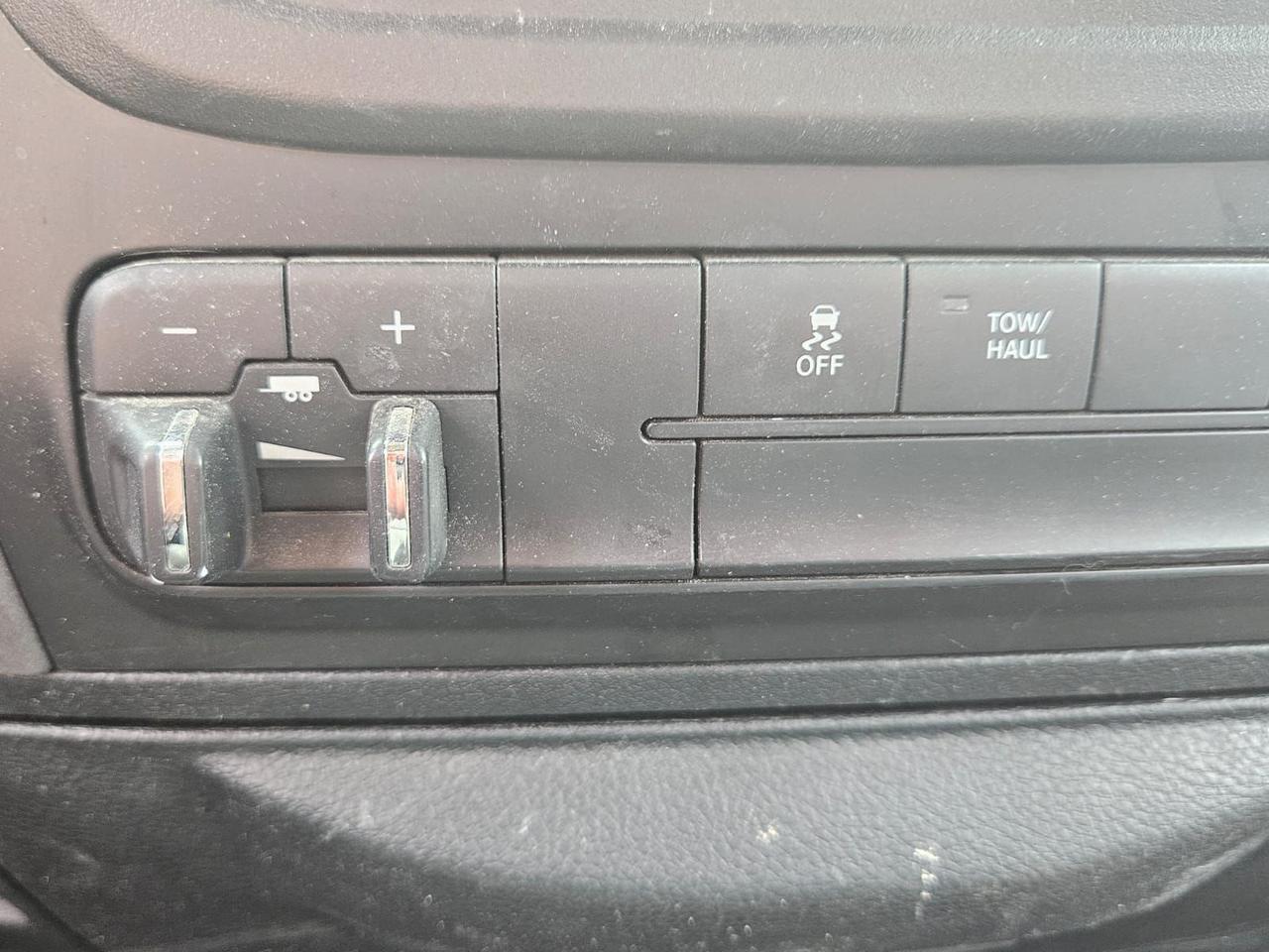 2017 RAM 1500 4WD QUAD CAB 140.5" ST Photo