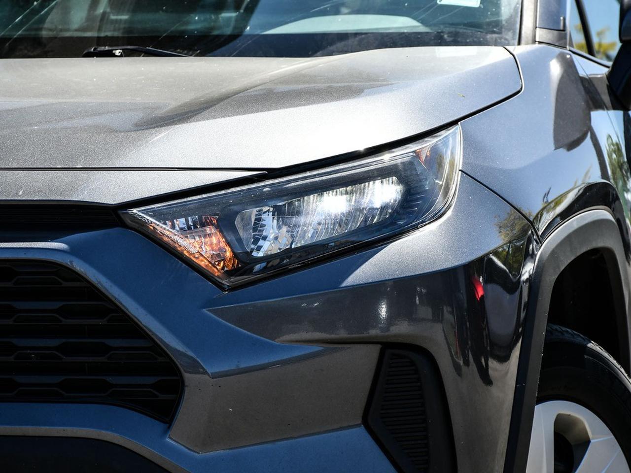 2021 Toyota RAV4 LE FWD Photo2
