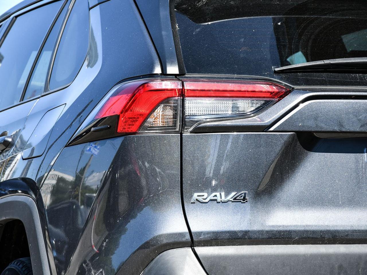2021 Toyota RAV4 LE FWD Photo