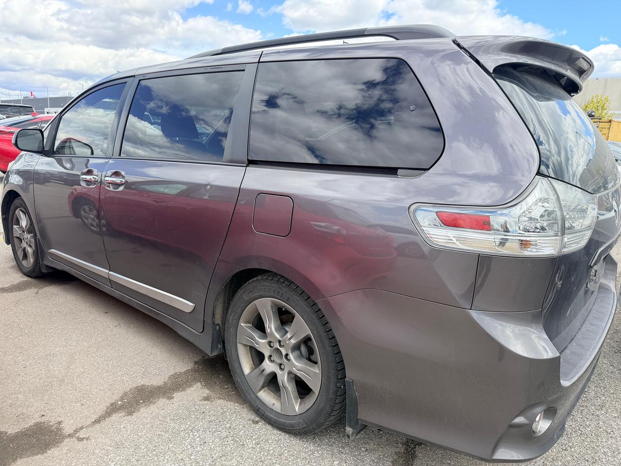 2013 Toyota Sienna 5dr V6 8-Pass FWD Photo