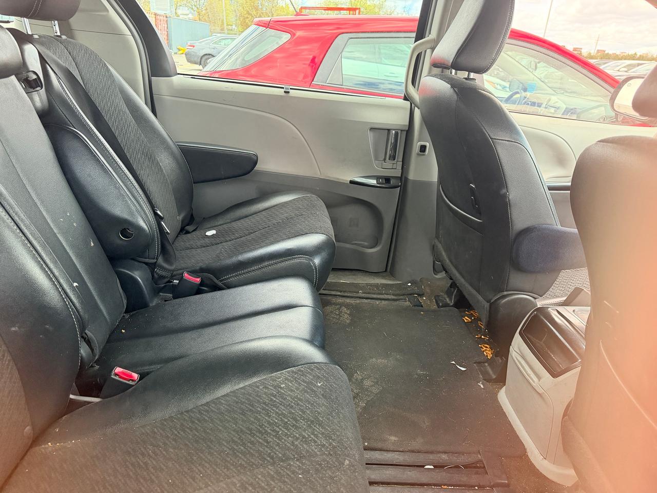 2013 Toyota Sienna 5dr V6 8-Pass FWD Photo