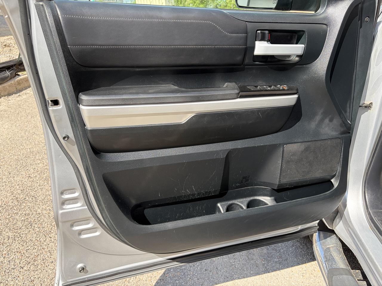 2017 Toyota Tundra Limited  Photo