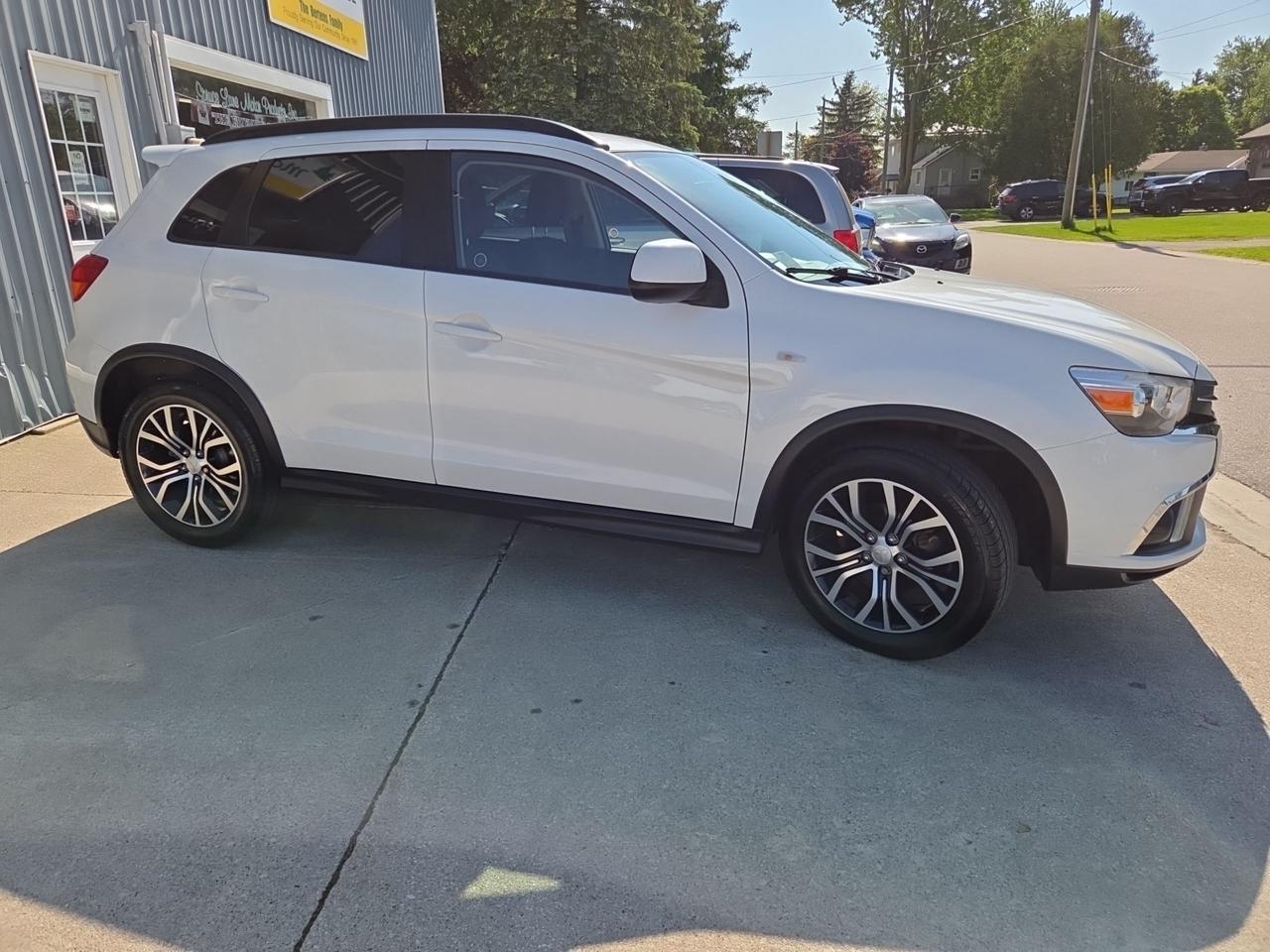 2018 Mitsubishi RVR SE LTD Photo