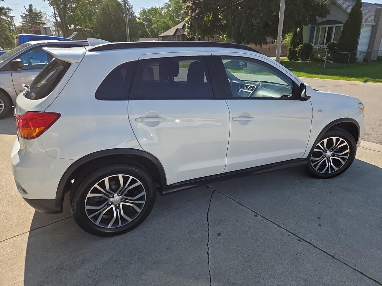 2018 Mitsubishi RVR SE LTD Photo3