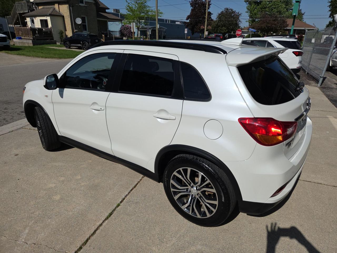 2018 Mitsubishi RVR SE LTD Photo