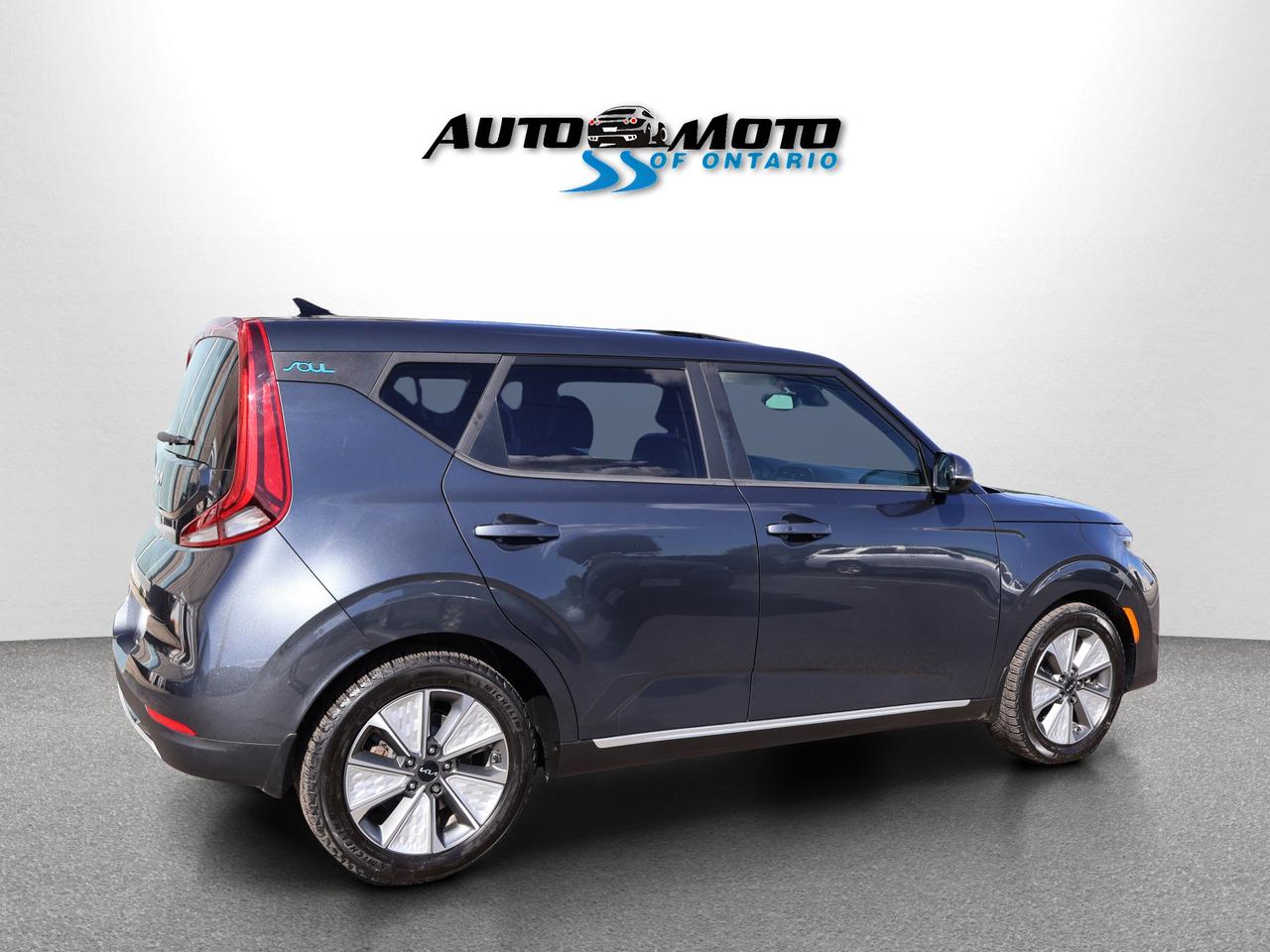 2022 Kia Soul EV LIMITED CERTIFIED *1 OWNER*ACCIDENT FREE*2ND WINTER* CAMERA NAV BLUETOOTH LEATHER HEATED SEATS SUNROOF CRUISE ALLOYS Photo