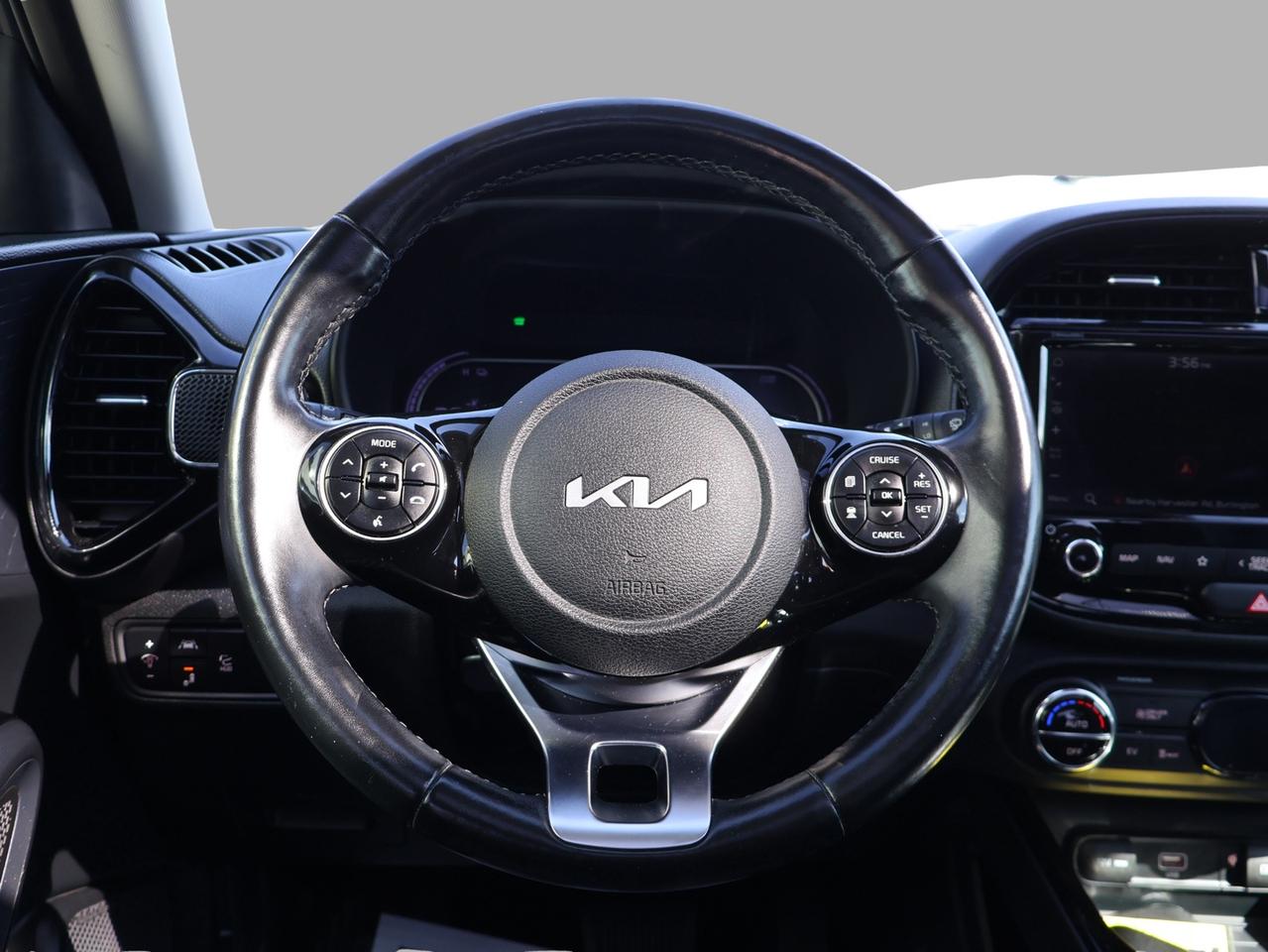 2022 Kia Soul EV LIMITED CERTIFIED *1 OWNER*ACCIDENT FREE*2ND WINTER* CAMERA NAV BLUETOOTH LEATHER HEATED SEATS SUNROOF CRUISE ALLOYS Photo