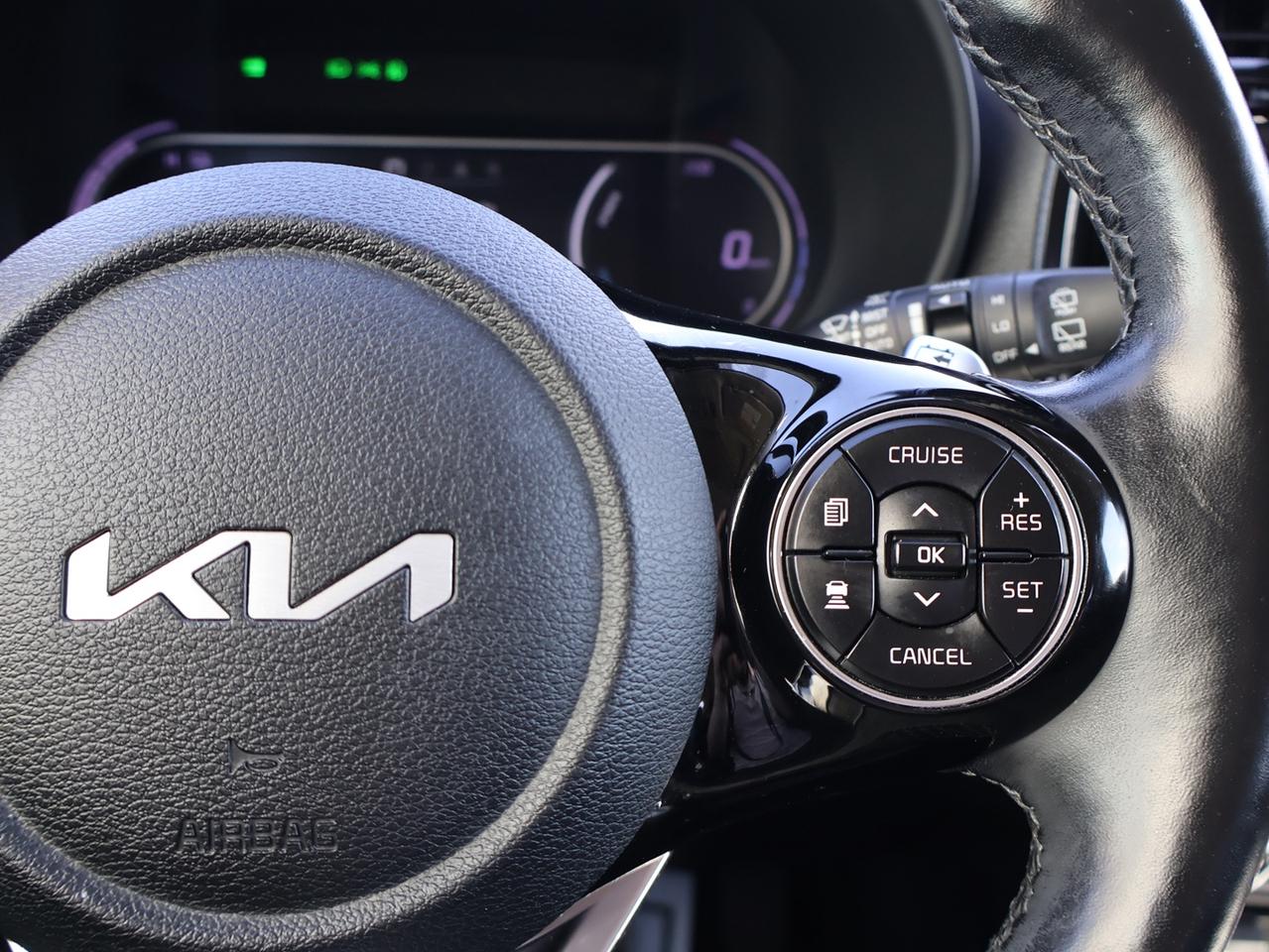 2022 Kia Soul EV LIMITED CERTIFIED *1 OWNER*ACCIDENT FREE*2ND WINTER* CAMERA NAV BLUETOOTH LEATHER HEATED SEATS SUNROOF CRUISE ALLOYS Photo