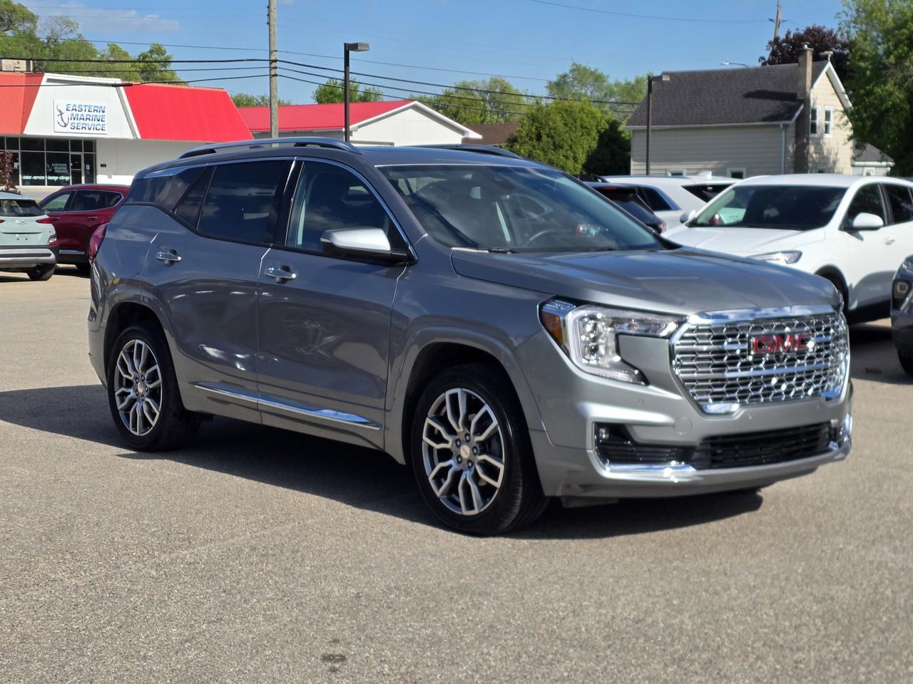 2024 GMC Terrain DENALI AWD Photo2