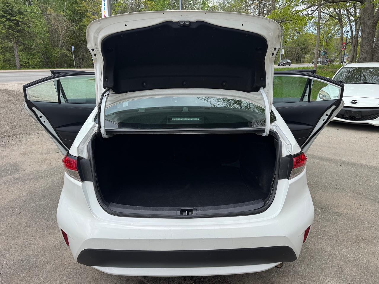 2022 Toyota Corolla LE Photo