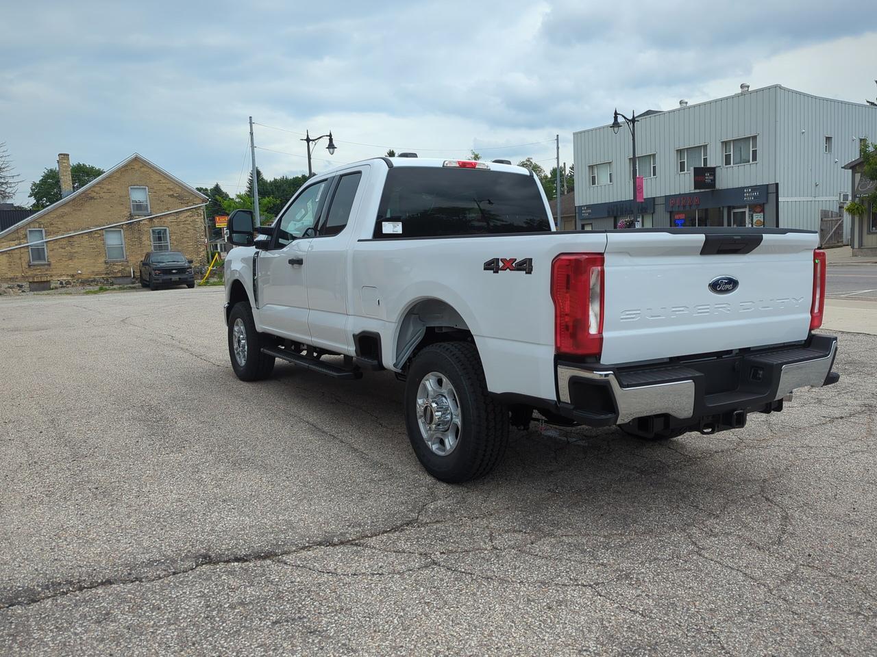 2026 Ford F-250 XLT SuperCab 4X4 Photo3