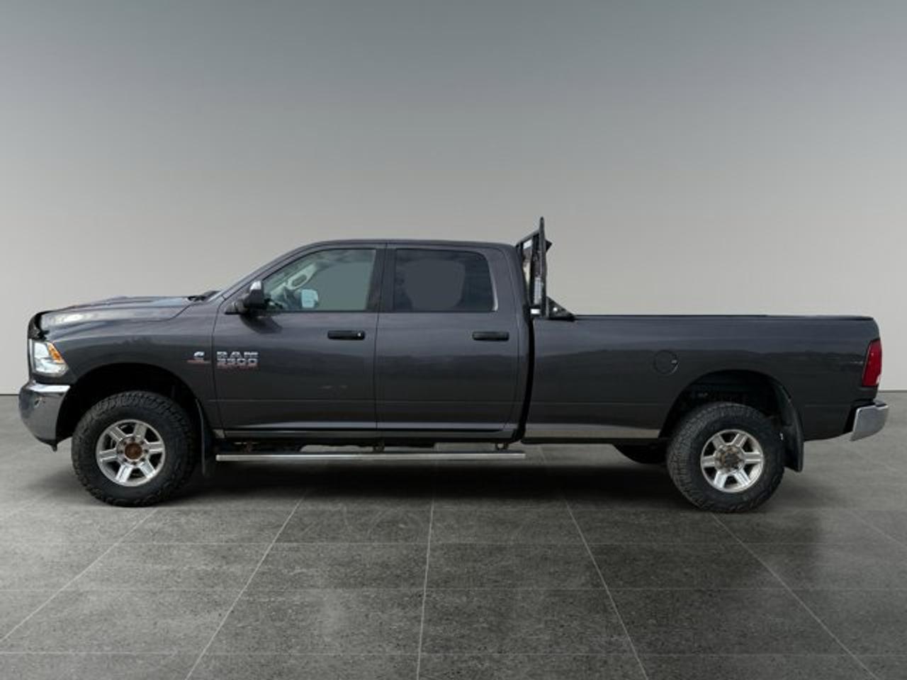 2017 RAM 3500 SLT - Photo #2