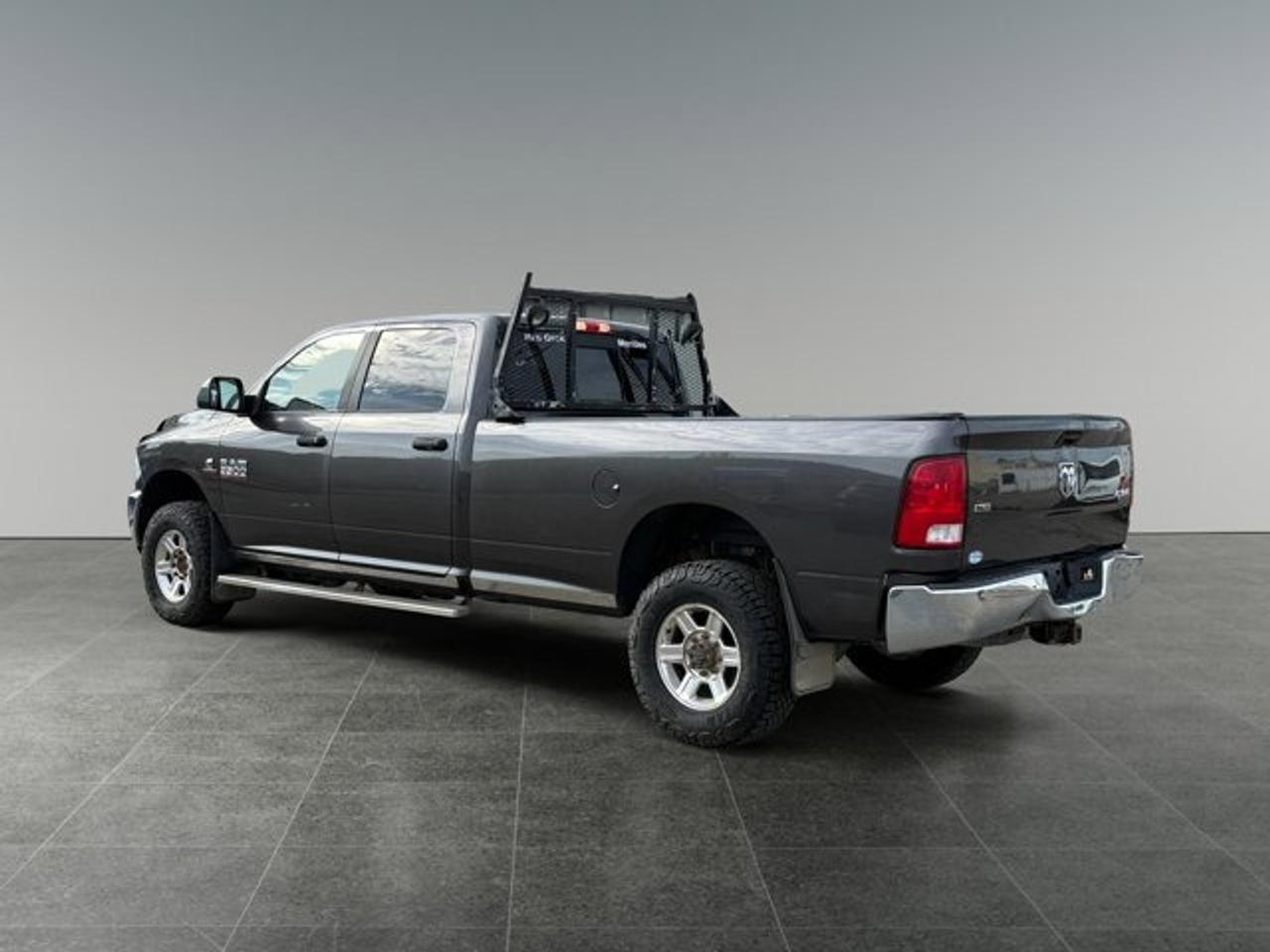 2017 RAM 3500 SLT - Photo #3