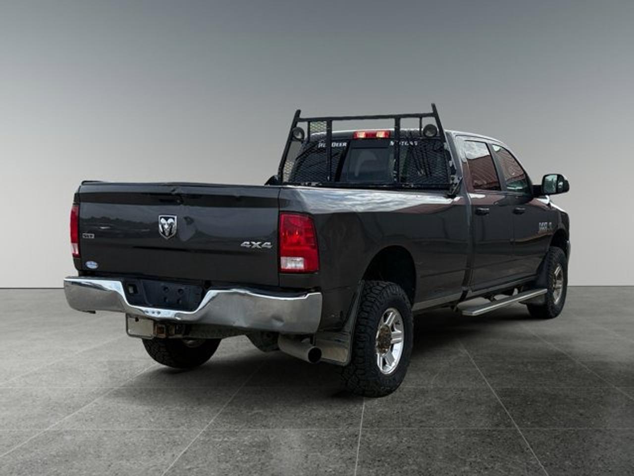 2017 RAM 3500 SLT - Photo #5