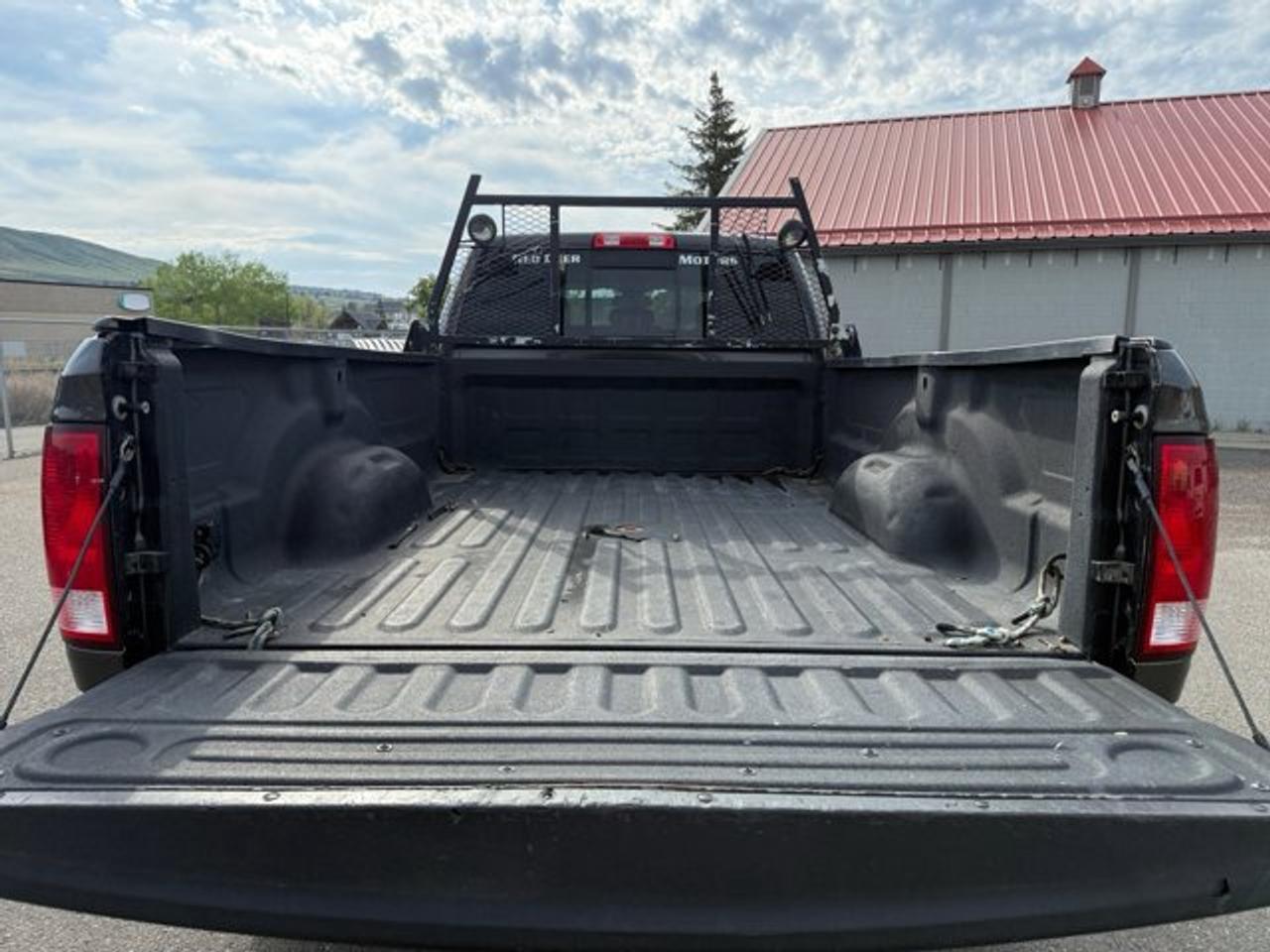 2017 RAM 3500 SLT - Photo #17