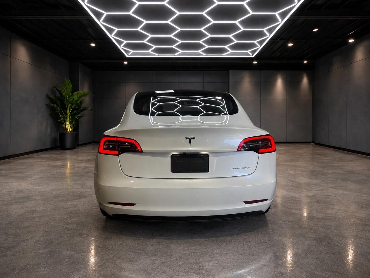 2021 Tesla Model 3 Long Range Dual Motor AWD Photo3