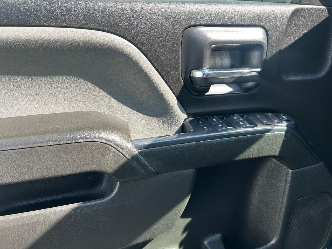 2018 GMC Sierra 1500 4WD Crew Cab Short Box Photo