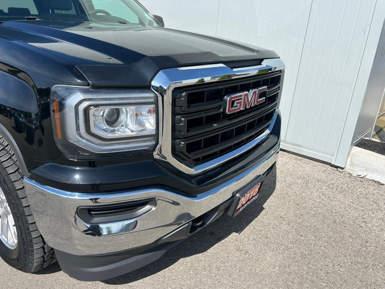 2018 GMC Sierra 1500 4WD Crew Cab Short Box Photo