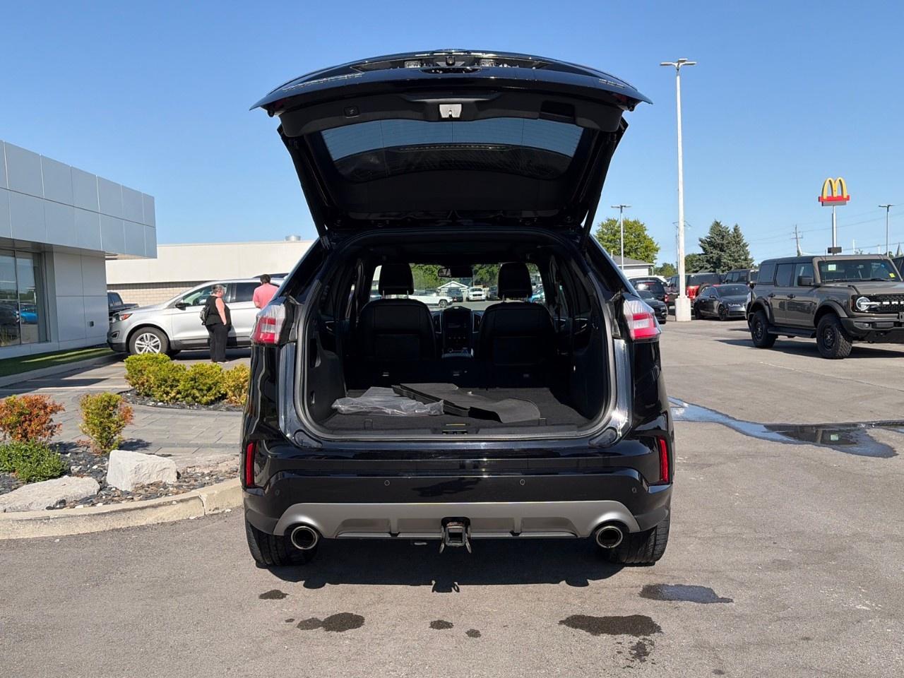 2022 Ford Edge Titanium AWD Photo4