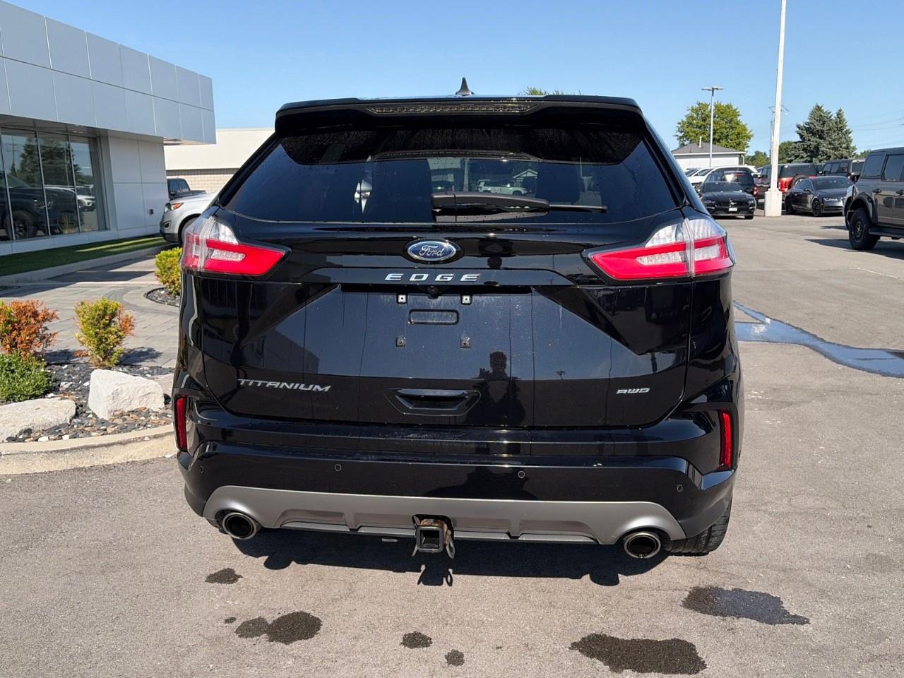 2022 Ford Edge Titanium AWD Photo3